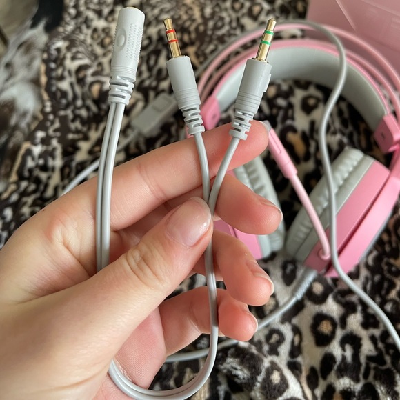 ❌SOLD❌Pink Cat Ears Gaming Headset - Picture 7 of 12